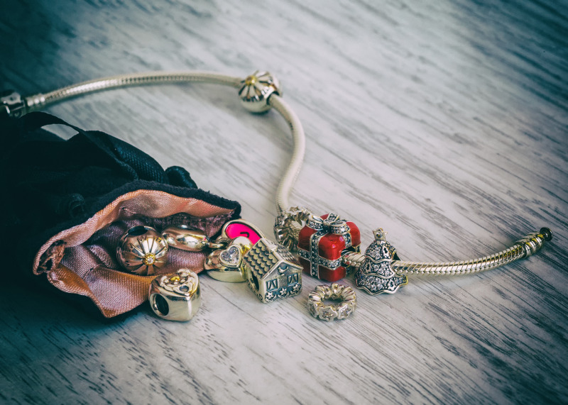 Braccialetti con ciondoli