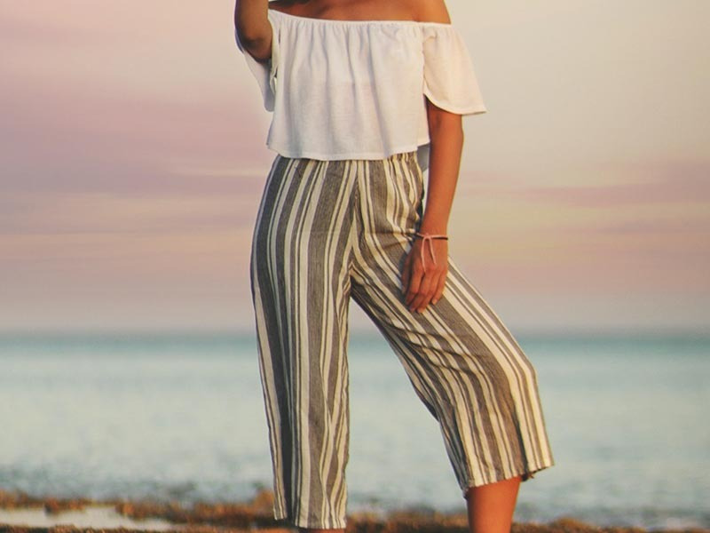 Pantalone fantasia + tshirt bianca