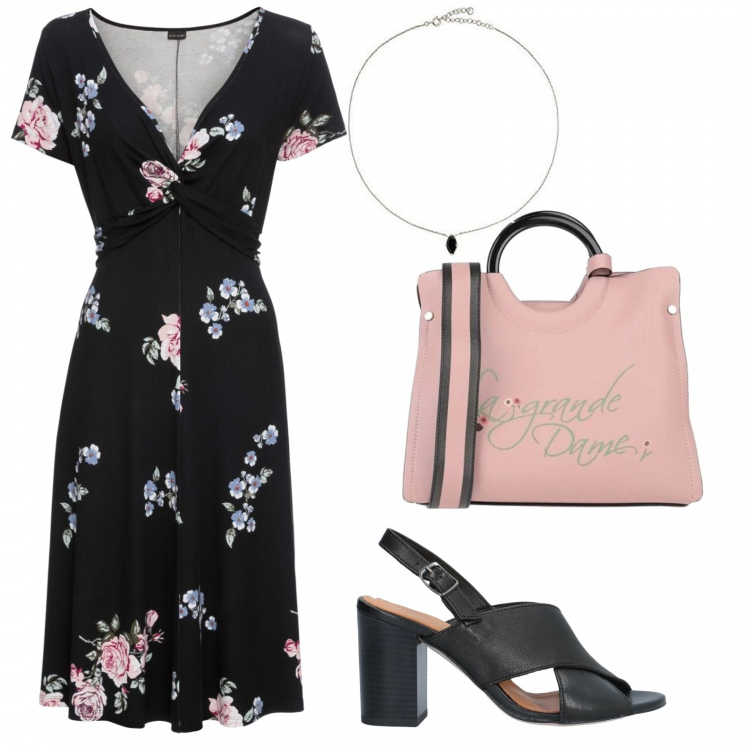 Outfit donna - Il vestito per osare Catia. Stile Trendy per Serata fuori. look ideale per Petite. Abbinamento con vestiti lunghi, sandali col tacco, borse a mano, collane.