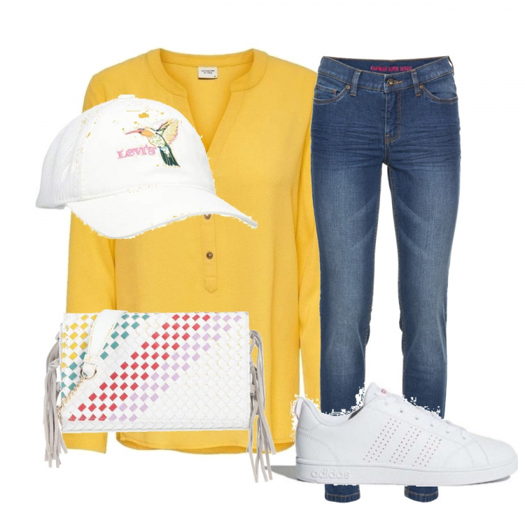 Outfit donna - Occhi lucidi. Stile Basic per Tutti i giorni. Abbinamento con jeans skinny, borse a tracolla, sneakers, tuniche, cappelli con visiera.
