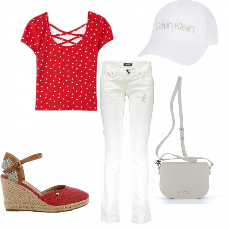 Outfit donna - Il cappellino trendy. Stile Trendy per Tutti i giorni. Abbinamento con t-shirt, zeppe, clutch, pantaloni, berretti.