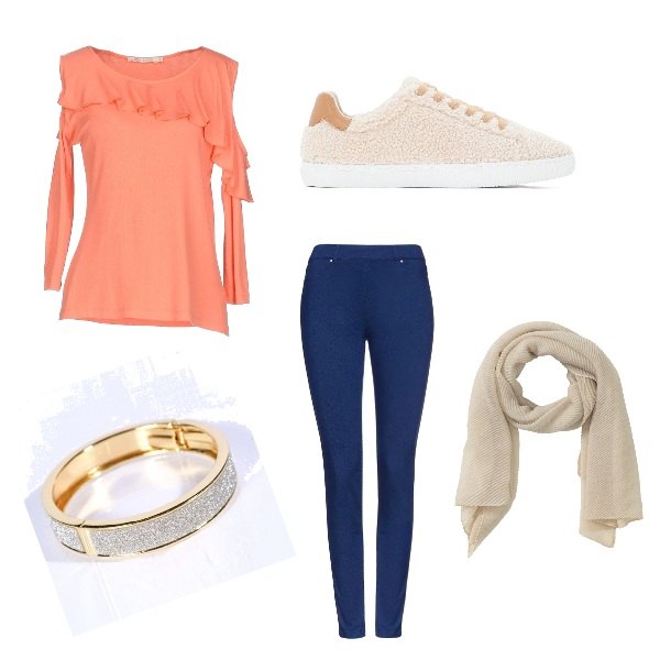 Outfit donna - Trendy #12496. Stile Trendy per Tutti i giorni. Abbinamento con pullover senza tasche lavorato a maglia collo tondo a maniche 3/4 spacchi laterali tinta unita, sciarpina plissè bianco, bracciale glitter oro, sneakers sport, jeggings contrasto blu.