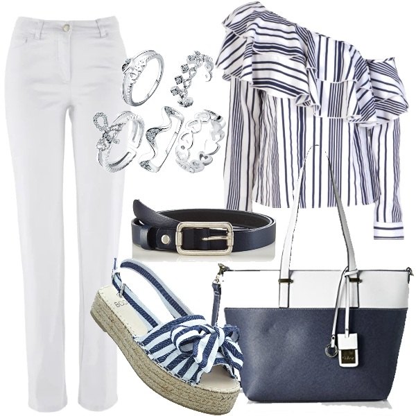 Outfit donna - Righe per passione. Stile Trendy per Tutti i giorni. Abbinamento con pantaloni, espadrillas con plateau blu, top effetto increspato a righe in poliestere, borsa tote con zip blu, anello con strass argento, cintura blu.