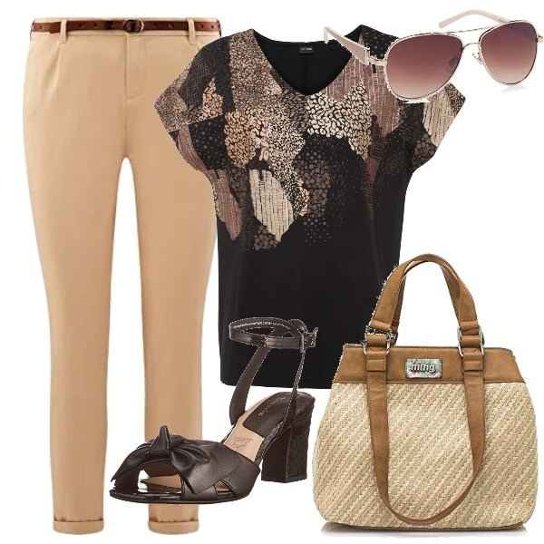 Outfit donna - Curvy al lavoro. Stile Basic per Ufficio. Abbinamento con maglieria, pantaloni capri, sandali, borse tote, occhiali da sole.