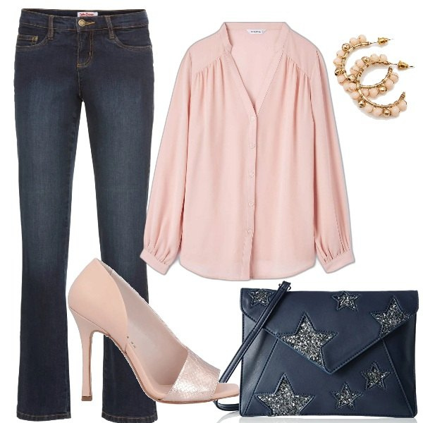 Outfit donna - Camicia e open toe asimmetrica. Stile Casual chic per Serata fuori. Abbinamento con jeans bootcut, décolleté, camicie, orecchini, borse a tracolla.