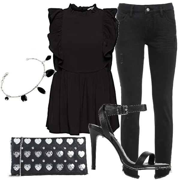 Outfit donna - Total black a cuori. Stile Rock per Serata fuori. Abbinamento con jeans skinny, borse a mano, sandali col tacco, camicie, braccialetti.