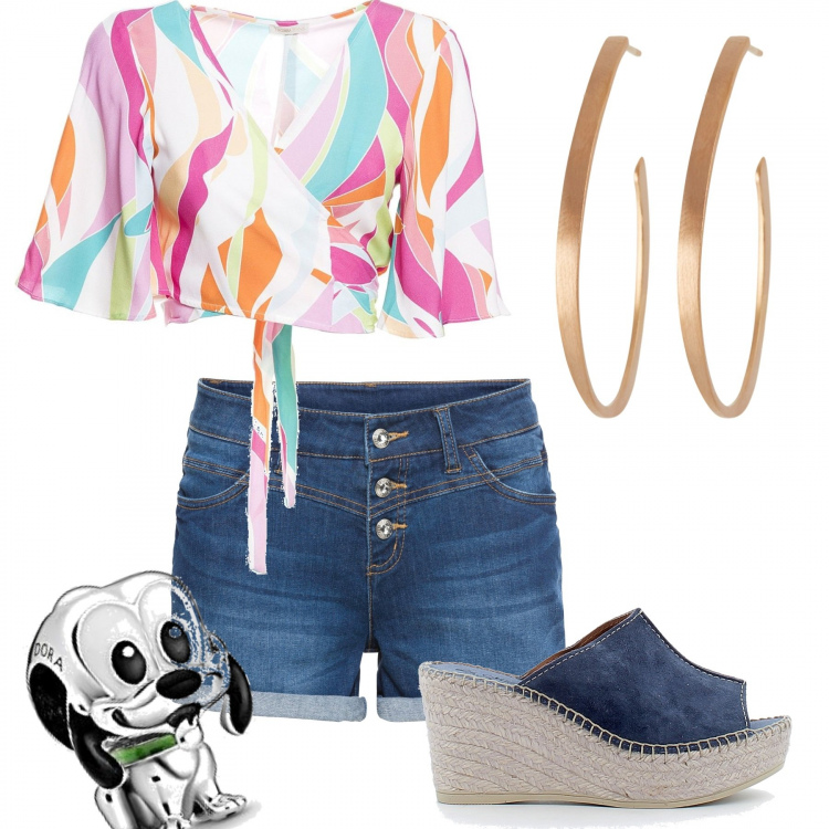 Outfit donna - Un giro d\'estate. Stile Basic per Tutti i giorni. Abbinamento con shorts, top, zeppe, ciondoli, orecchini.