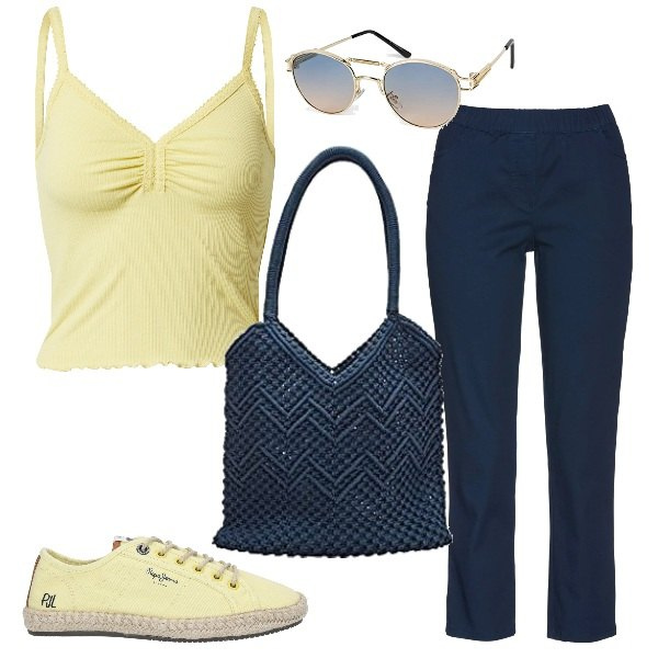 Outfit donna - Basico. Stile Basic per Tutti i giorni. Abbinamento con pantaloni, sneakers, borse tote, occhiali da sole, top.