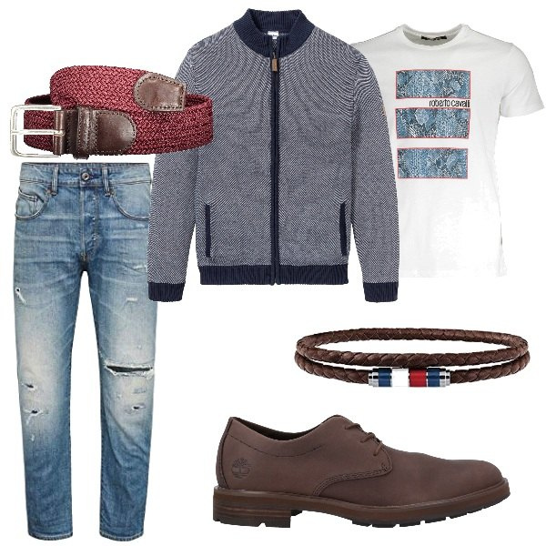 Outfit uomo - Il cardigan morbido. Stile Casual per Tutti i giorni. Abbinamento con cardigans, scarpe stringate, jeans strappati, braccialetti, cinture, t-shirt.