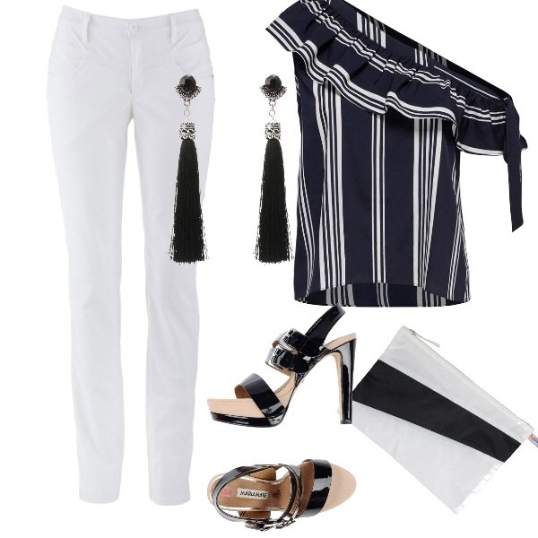 Outfit donna - Altissima. Stile Trendy per Serata fuori. look ideale per Petite. Abbinamento con pantaloni, sandali effetto vernice con tacco squadrato e fibbia con punta tonda in pelle sintetica tinta unita, pochette fantasia con zip in tessuto tecnico, top loose fit a righe a maniche corte blu, orecchini con pietra nero.