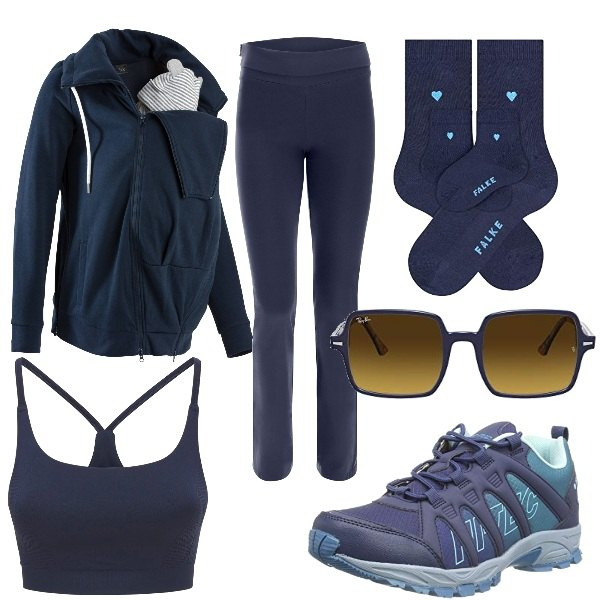Outfit donna - A spasso col pupo. Stile Sporty chic per Tutti i giorni. Abbinamento con felpe, leggings, sneakers, occhiali da sole, calzini, top.
