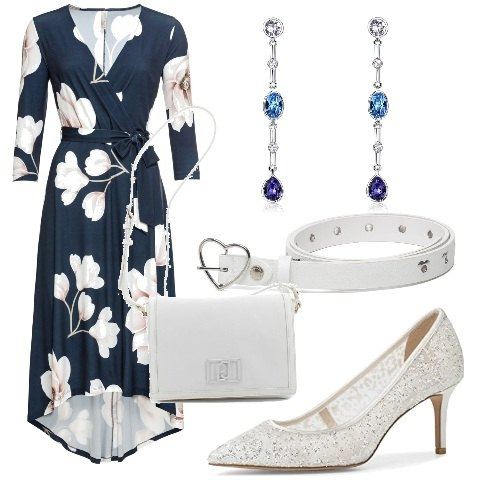 Outfit donna - Aprile trendy - Curvy chic. Stile Trendy per Cerimonia. Abbinamento con vestiti lunghi, orecchini, borse a tracolla, cinture, décolleté.