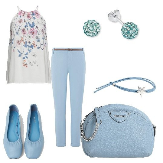 Outfit donna - Pantalone celeste blusa bianca fiori. Stile Casual chic per Tutti i giorni. Abbinamento con top, borse a tracolla, ballerine, pantaloni, braccialetti, orecchini.