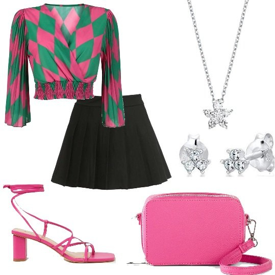 Outfit donna - Minigonna nera con blusa fuxia e verde. Stile Trendy per Serata fuori. Abbinamento con vestiti a tubino, minigonne, top, sandali alla schiava, orecchini, ciondoli.