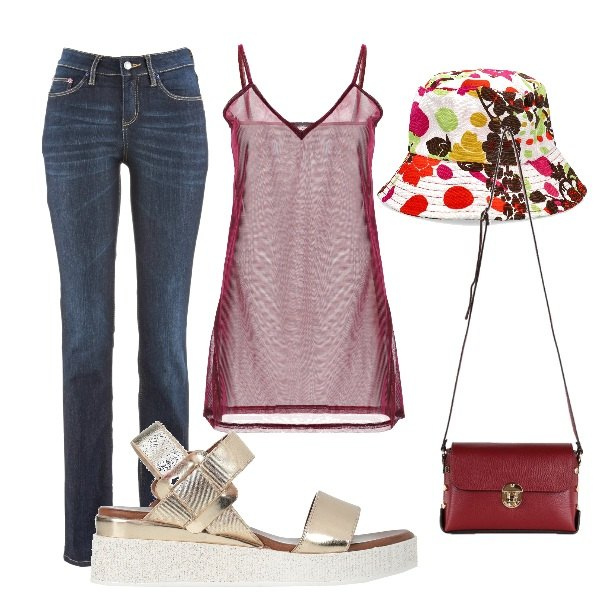 Outfit donna - Turista in città. Stile Trendy per Tutti i giorni. Abbinamento con jeans dritti, sandali col tacco, borse a tracolla, cappelli, vestiti.