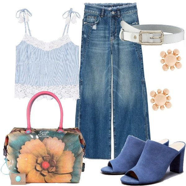 Outfit donna - Romantic Prime Day. Stile Trendy per Tutti i giorni. Abbinamento con shopping bag con stampa, orecchini a bottone effetto metallizzato taglia unica oro, jeans spacchi laterali in denim blu scuro, sabot effetto scamosciato con tacco squadrato open toe blu, canottiera a righe con ricamo e scollo con orlo blu, cintura bianco.
