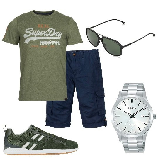Outfit uomo - Bermuda cargo blu maglia verde scura. Stile Trendy per Tutti i giorni. Abbinamento con bermuda, sneakers, t-shirt, occhiali da sole, orologi analogici.