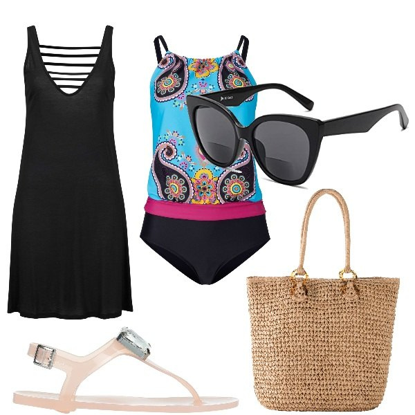 Outfit donna - Al mare moda curvy. Stile Sporty chic per Mare. Abbinamento con vestiti da spiaggia, costumi interi, shopping bag, infradito, occhiali da sole.