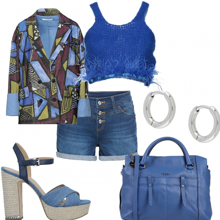 Outfit donna - Jeans corti giacca fantasia top piumato. Stile Trendy per Tutti i giorni. Abbinamento con shorts, sandali col tacco, blazer, borse a tracolla, top, orecchini.