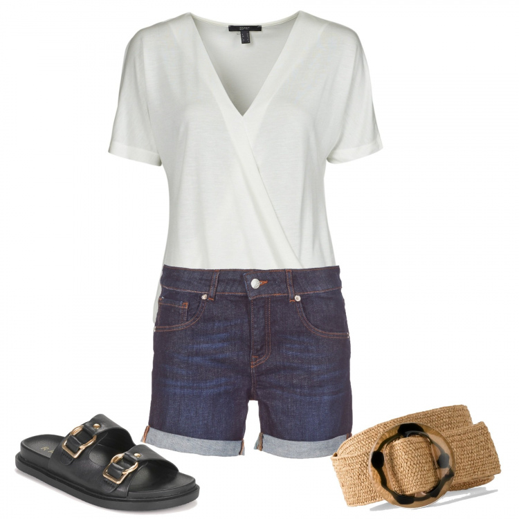Outfit donna - Voglia d \'estate. Stile Casual per Tutti i giorni. Abbinamento con cinture, t-shirt, shorts, ciabatte.