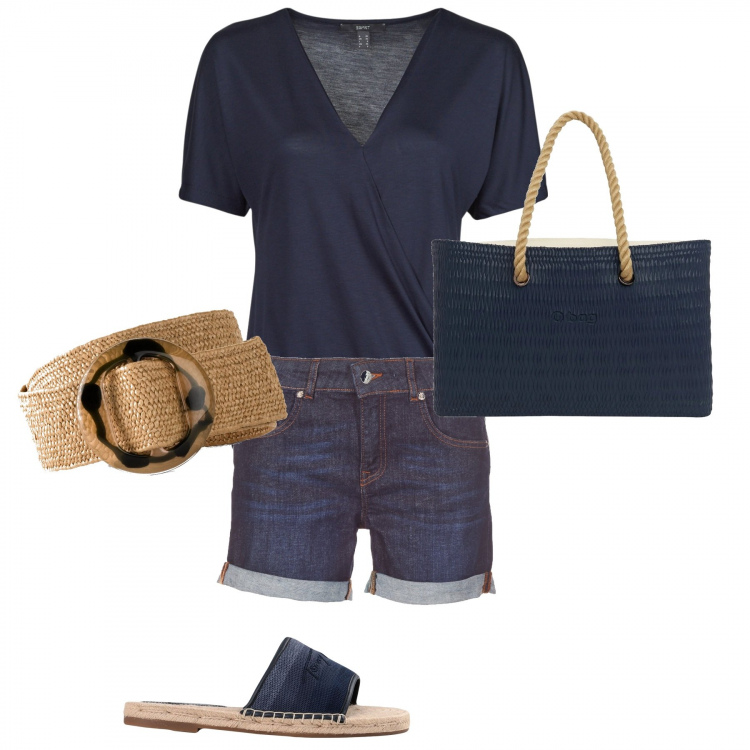 Outfit donna - Una passeggiata estiva. Stile Casual per Tutti i giorni. Abbinamento con cinture, sandali, borse a mano, t-shirt, shorts.