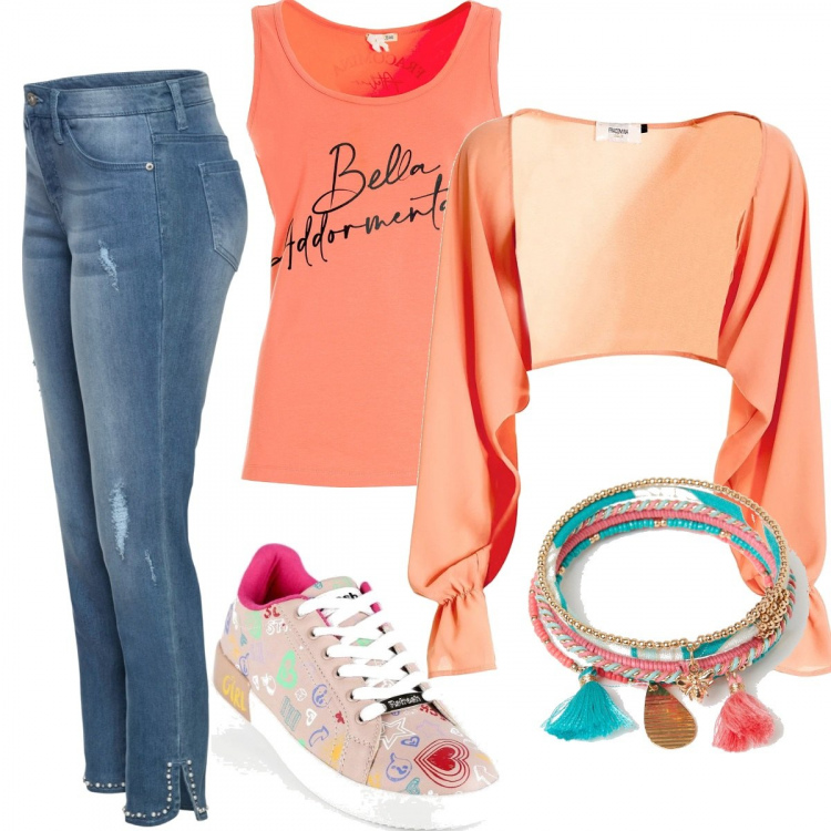 Outfit donna - Colorata in pesca. Stile Casual per Tutti i giorni. Abbinamento con sneakers, blazer, canottiere, braccialetti, jeans skinny.