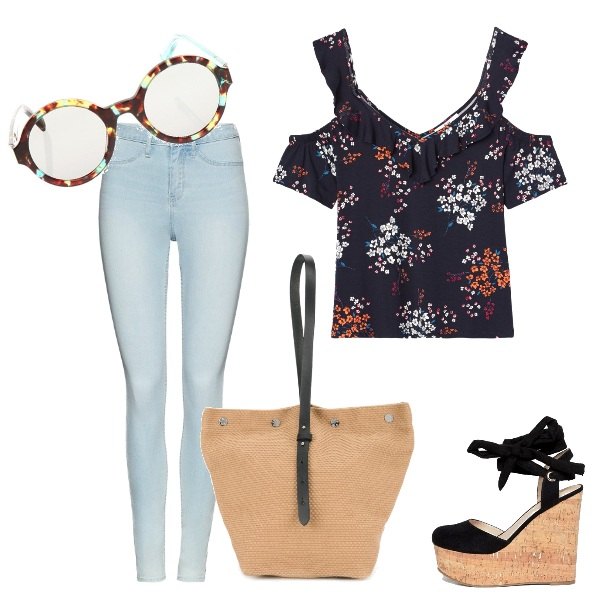 Outfit donna - Trendy #17008. Stile Trendy per Tutti i giorni. Abbinamento con borsa a mano secchiello taglia unica marrone, blusa con volant e stampa con spalle scoperte a maniche corte con arricciature multicolore e navy, occhiali da sole e montature per occhiali da vista effetto acetato, zeppe con nodi e punta tonda pianta larga in denim con zeppe, jeans contrasto vita bassa con zip in denim elasticizzato blu.