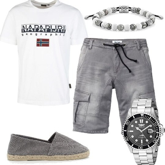 Outfit uomo - Bermuda di jeans e maglietta con stampa. Stile Trendy per Tutti i giorni. Abbinamento con bermuda, t-shirt, espadrillas, braccialetti, orologi.