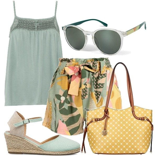 Outfit donna - Pois e tropical. Stile Casual per Tutti i giorni. Abbinamento con top, shorts, espadrillas, shopping bag, occhiali da sole.