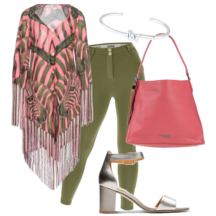 Outfit donna - Quante frange!. Stile Glamour per Tutti i giorni. Abbinamento con vestiti midi/longuette, borse a mano, pantaloni skinny, scarpe col tacco, braccialetti.