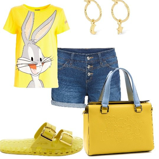 Outfit donna - Short jeans maglia gialla bugs bunny. Stile Casual per Tutti i giorni. Abbinamento con shorts, t-shirt, ciabatte, borse a mano, orecchini.