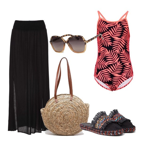 Outfit donna - Etnica al mare. Stile Etnico per Mare. Abbinamento con gonne lunghe, sabot nero e multicolore, costume con pattern collo tondo con fasce blu, occhiali da sole oversize lenti scure stanghette sottili protezione dai raggi, shopping bag in paglia.