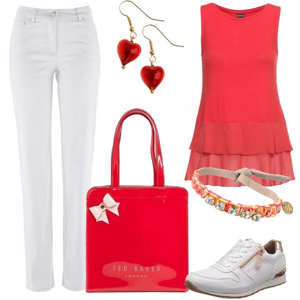 Outfit donna - Bellissima in bianco e rosso. Stile Trendy per Tutti i giorni. Abbinamento con pantaloni, top con volant chiffon con balze elasticizzato rosso, bracciale con strass, sneakers bianco, orecchini in con murano oro, vestito con fiocco vivace.