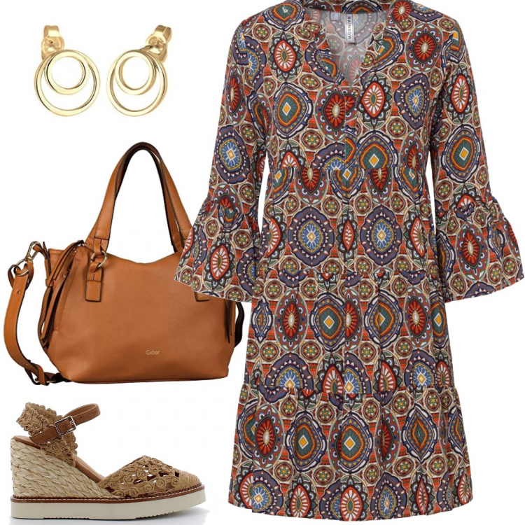 Outfit donna - Shopping di fine estate. Stile Boho per Tutti i giorni. Abbinamento con vestiti corti, zeppe, shopping bag, orecchini.