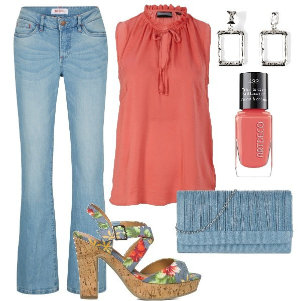 Outfit donna - Gli ultimi giorni del corallo. Stile Glamour per Serata fuori. Abbinamento con jeans bootcut, bluse, orecchini, pochette, sandali in pelle, smalti.