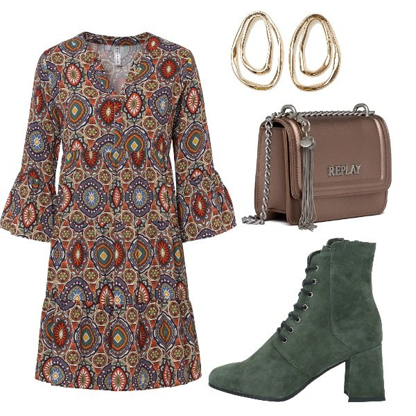 Outfit donna - Seventy. Stile 70s per Tutti i giorni. Abbinamento con vestiti corti, stivaletti, orecchini, borse a spalla.