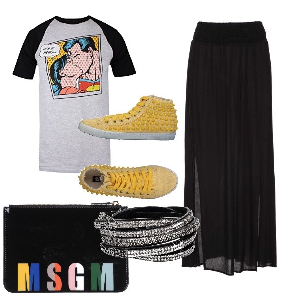 Outfit donna - Kiss. Stile Urban per Serata fuori. Abbinamento con gonne lunghe, bracciale con strass nero, sneakers tennis con borchie senza tacco con punta tonda tinta unita, pochette effetto vernice con zip tinta unita, t-shirt con fumetto grigio.