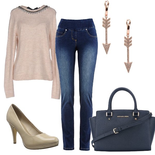 Outfit donna - Basic #12623. Stile Basic per Tutti i giorni. Abbinamento con jeans slim fit, pullover senza tasche lavorato a maglia collo tondo a maniche lunghe in mohair con strass tinta unita, orecchini, borsa a tracolla con manico e zip oro, scarpe con tacco beige e crema.