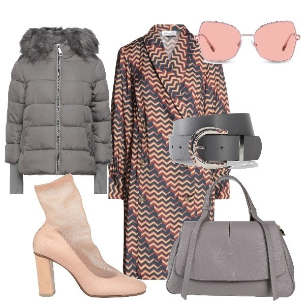 Outfit donna - L\'abito mini-chevron. Stile Casual per Tutti i giorni. Abbinamento con vestiti corti, piumini, borse a mano, stivaletti, cinture, occhiali da sole.