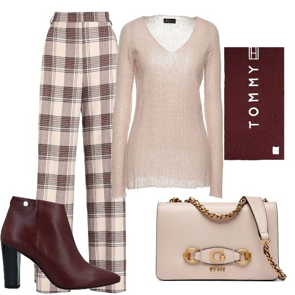 Outfit donna - A pranzo con le amiche. Stile Trendy per Tutti i giorni. Abbinamento con stivaletti, pantaloni, pullovers, sciarpe, borse a tracolla.