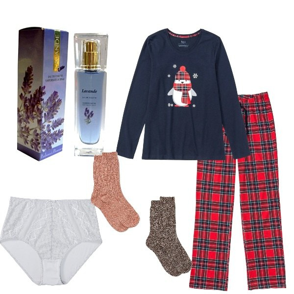 Outfit donna - La buona notte del 24 Dicembre. Stile Romantica per Tutti i giorni. Abbinamento con pigiama, slip, calzini, profumi.