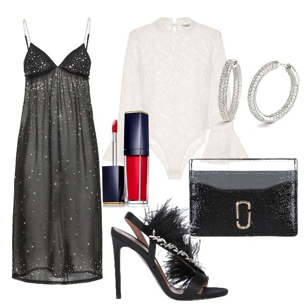 Outfit donna - SPECIALE CAPODANNO: Look per brillare. Stile Glamour per Serata fuori. Abbinamento con sandali in pelle, portafogli, orecchini, body, vestiti, rossetti.