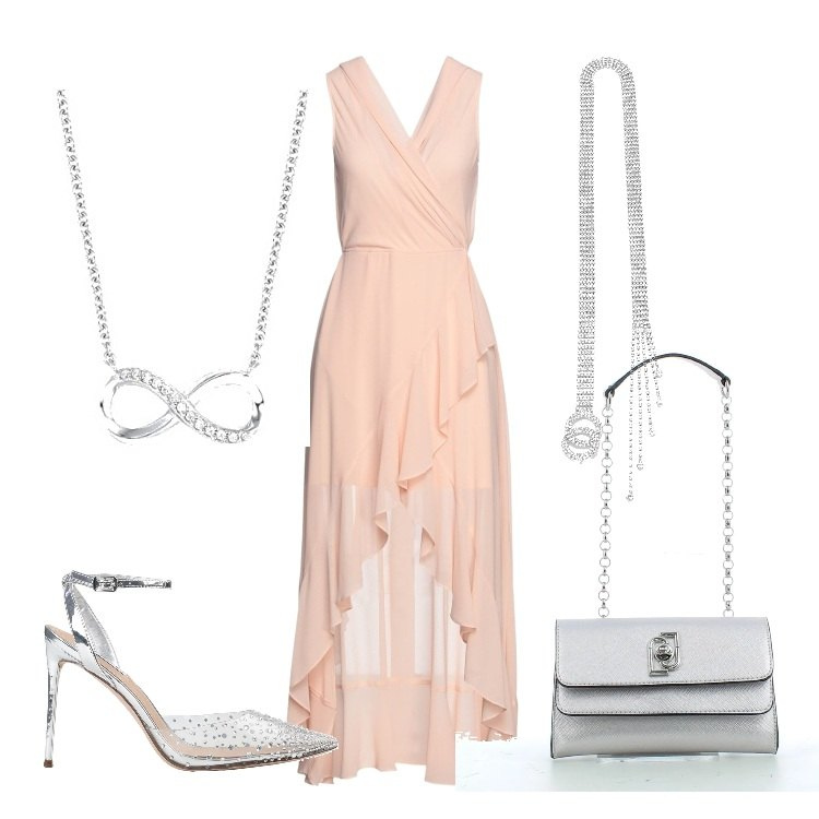 Outfit donna - Evento importante. Stile Chic per Cerimonia. Abbinamento con décolleté, vestiti corti, cinture, clutch, ciondoli.