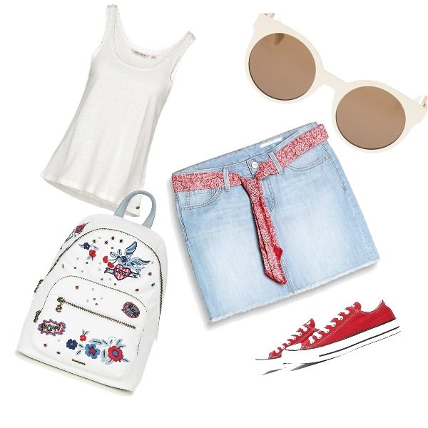 Outfit donna - Street style. Stile Urban per Scuola/Università. Abbinamento con canottiera collo tondo jersey, zaino in denim bianco, gonna con frange in denim blu, sneakers, occhiali da sole e montature per occhiali da vista effetto acetato.