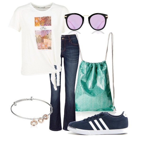 Outfit donna - Urban #6289. Stile Urban per Scuola/Università. Abbinamento con jeans bootcut, t-shirt a maniche corte bianco, occhiali da sole, sneakers, zaino blu, bracciale in acciaio inox.