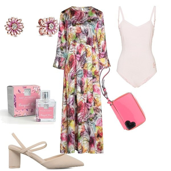 Outfit donna - Maxi dress primaverile. Stile Chic per Serata fuori. Abbinamento con vestiti lunghi, borse a mano, body, décolleté, profumi, orecchini.