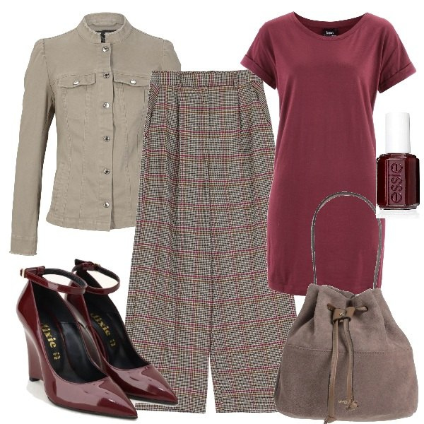 Outfit donna - Maxi maglia sui cropped. Stile Casual per Tutti i giorni. Abbinamento con t-shirt, blazer, borse a mano, pantaloni a palazzo, décolleté, smalti.
