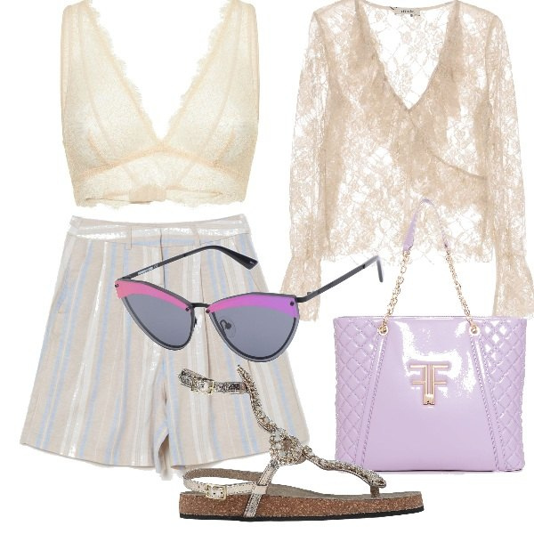 Outfit donna - Pantaloni corti. Stile Trendy per Tutti i giorni. Abbinamento con infradito, occhiali da sole, shopping bag, bermuda, maglieria, reggiseni.