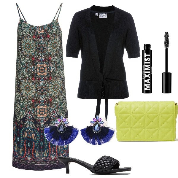 Outfit donna - Vestito boho. Stile Boho per Serata fuori. Abbinamento con vestiti, cardigans, ciabatte, borse a spalla, orecchini, mascara.