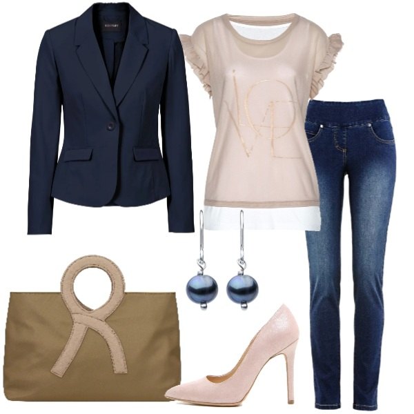 Outfit donna - In ufficio jeans e décolleté. Stile Trendy per Ufficio. Abbinamento con jeans, blazer, maglia, borsa a mano con logo frontale marrone, décolleté carne, orecchini in sterling 925 argento.